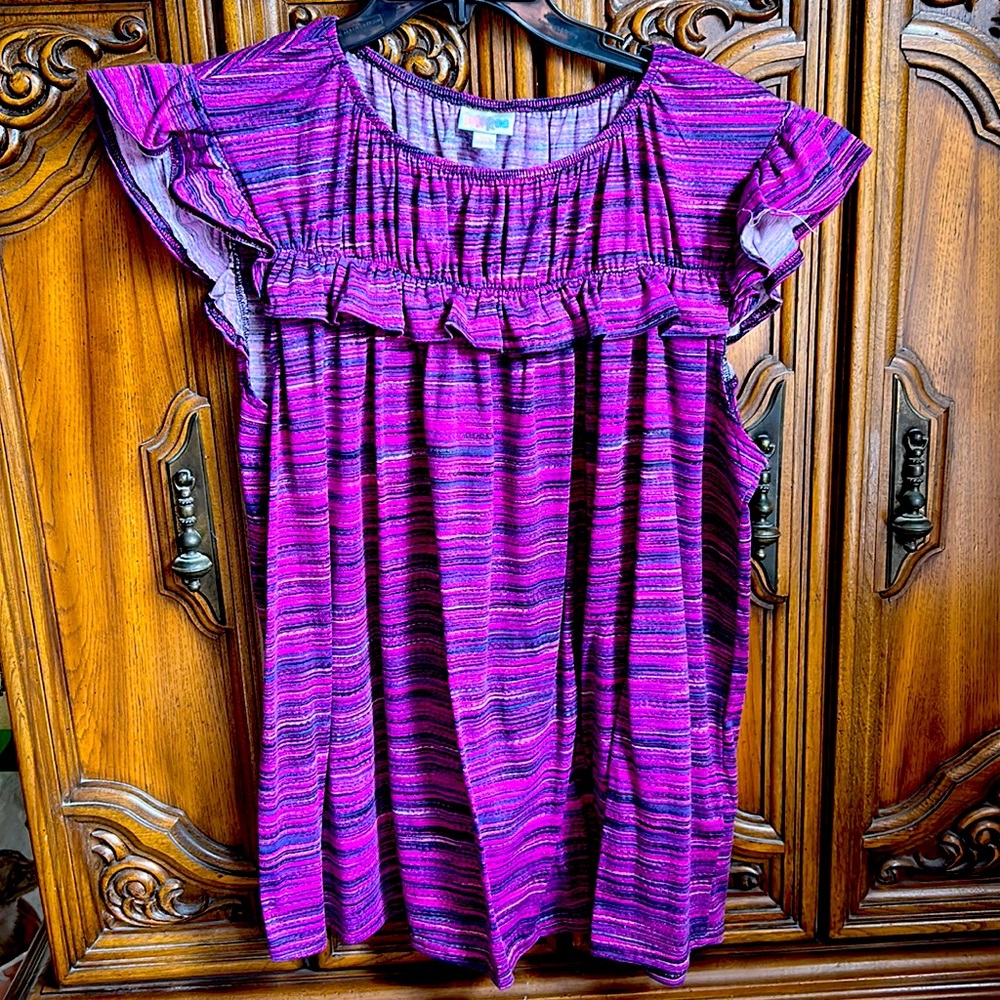 Fusia and black stripped blouse.
